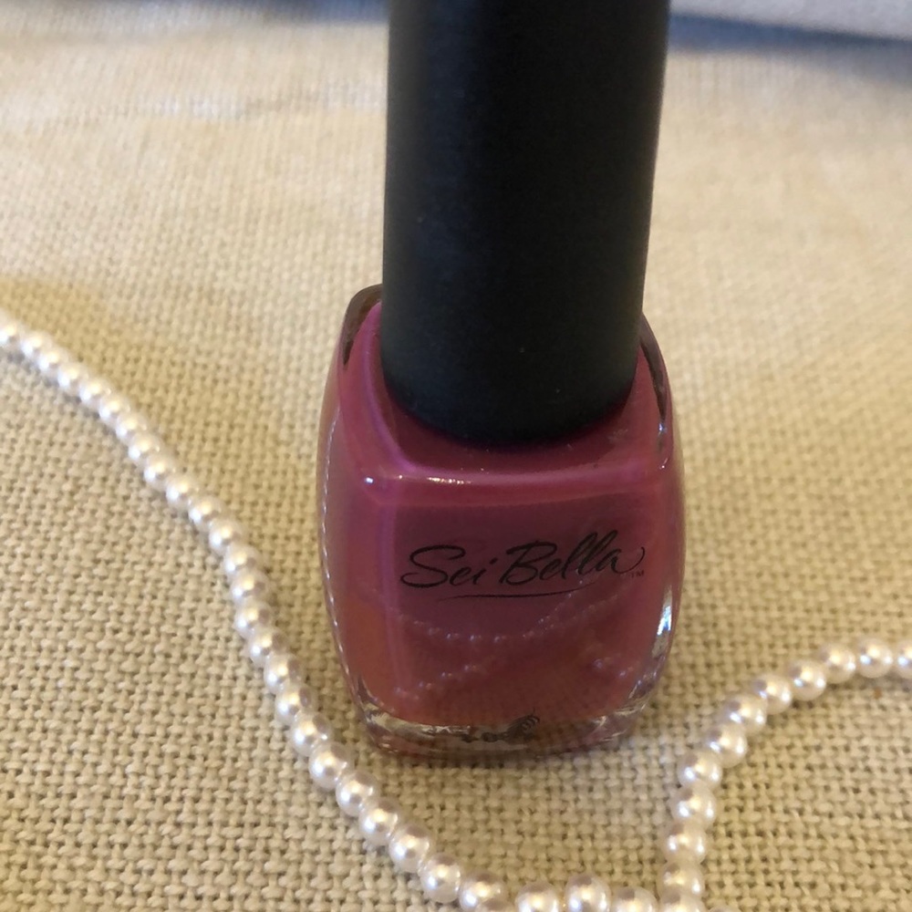 Sei Bella Nail Color Burgundy Rose, .45 fluid ounces, NWOBox, smoke free home.